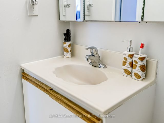 209 - 340 Dixon Rd