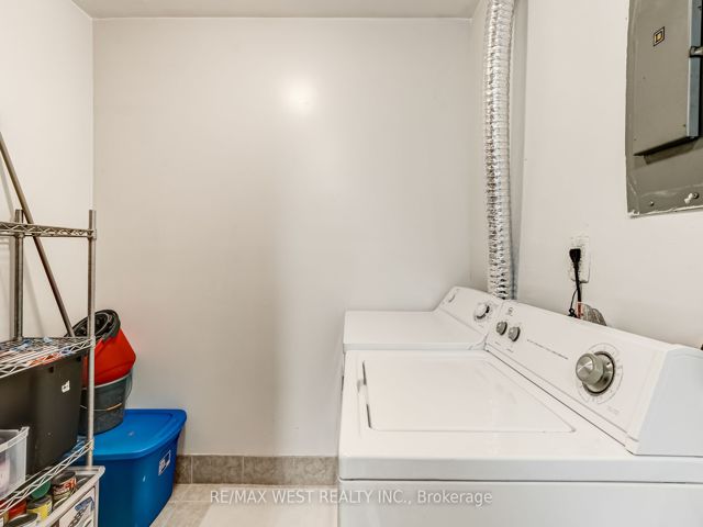 209 - 340 Dixon Rd