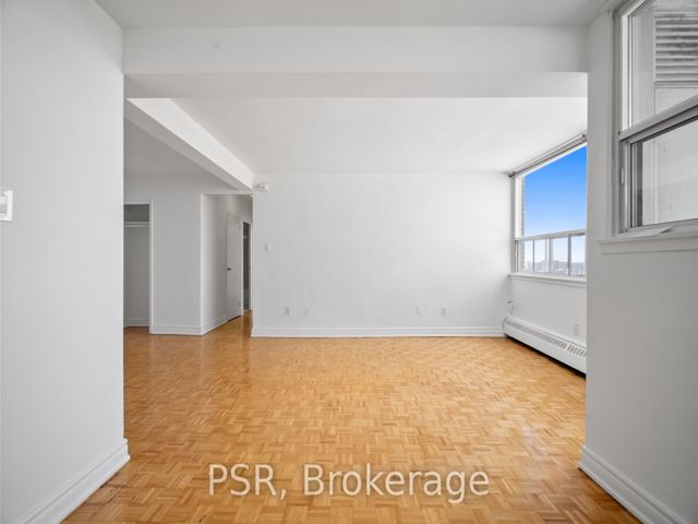1016 - 1442 Lawrence Ave W