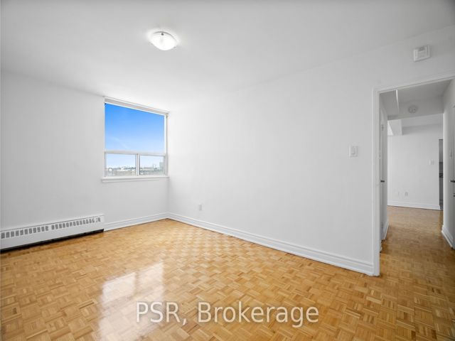 1016 - 1442 Lawrence Ave W