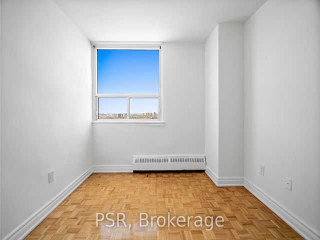 1016 - 1442 Lawrence Ave W