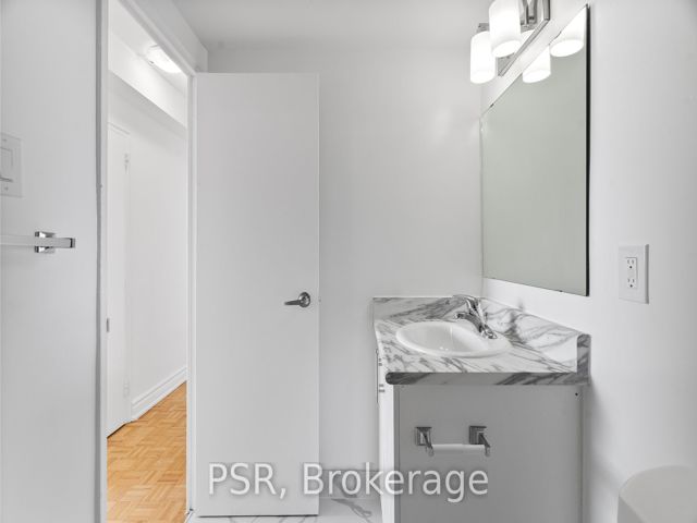 1016 - 1442 Lawrence Ave W