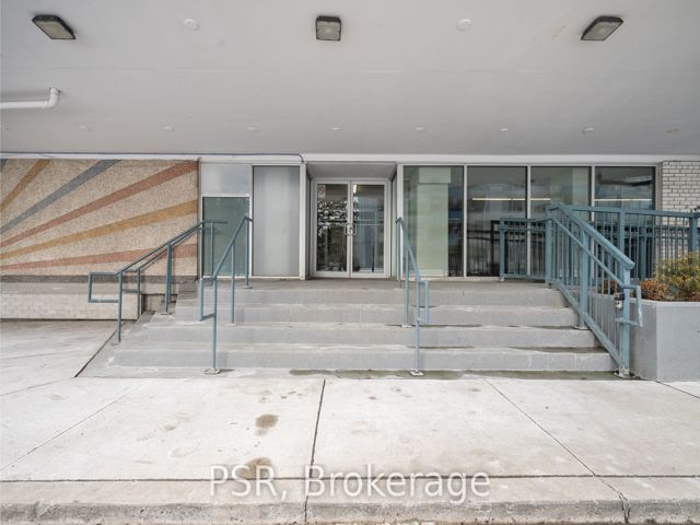 1016 - 1442 Lawrence Ave W