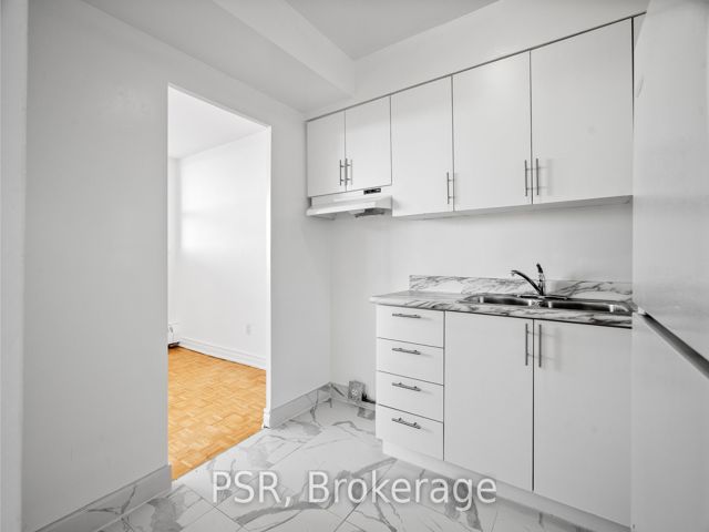 1016 - 1442 Lawrence Ave W