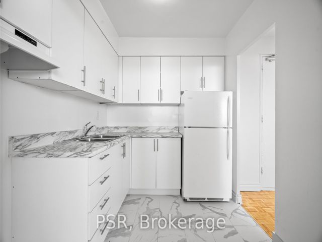 1016 - 1442 Lawrence Ave W