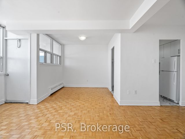 1016 - 1442 Lawrence Ave W
