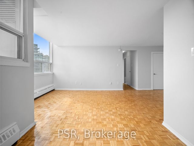 PH07 - 1442 Lawrence Ave W