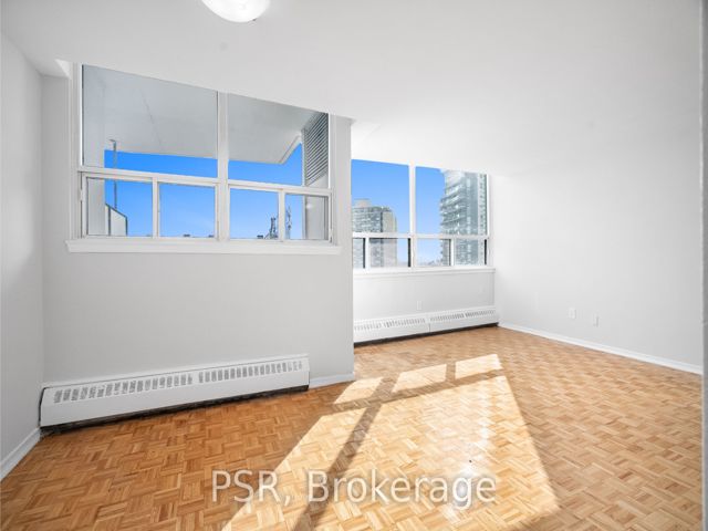 PH07 - 1442 Lawrence Ave W