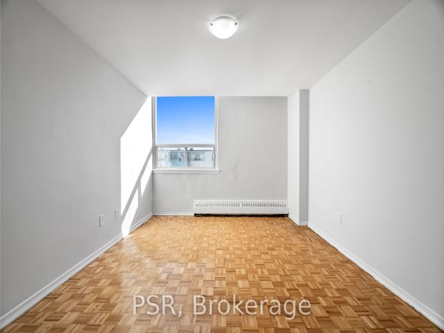 PH07 - 1442 Lawrence Ave W