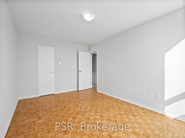 PH07 - 1442 Lawrence Ave W