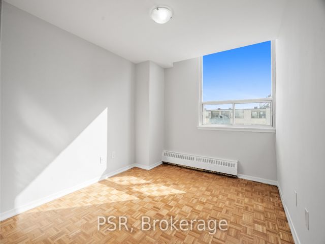 PH07 - 1442 Lawrence Ave W