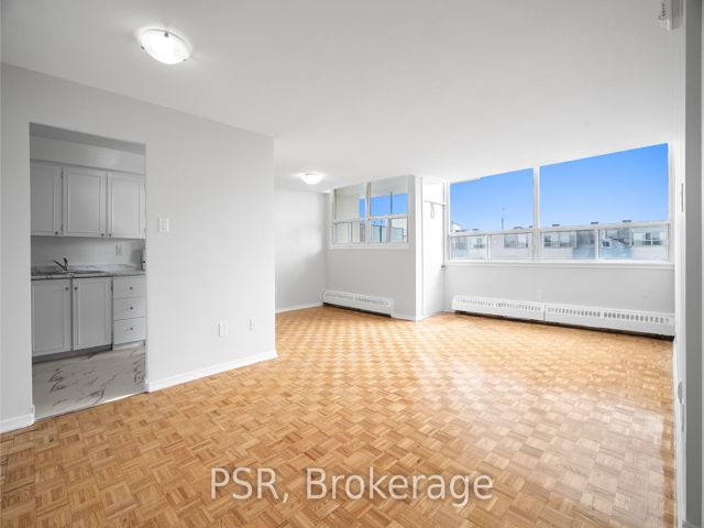 PH07 - 1442 Lawrence Ave W