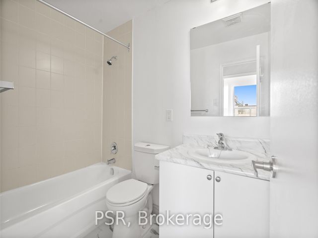 PH07 - 1442 Lawrence Ave W