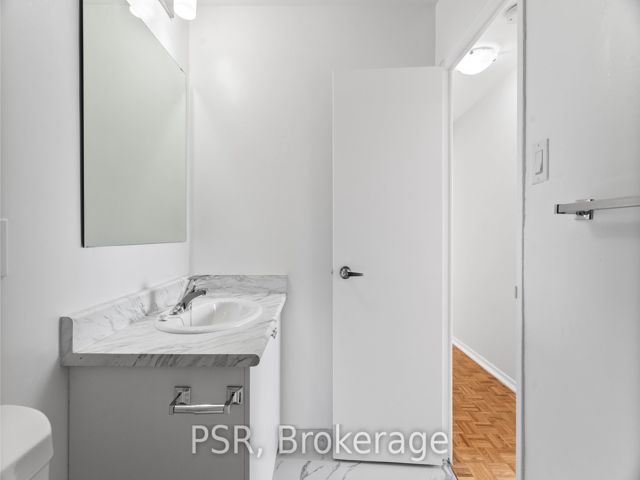 PH07 - 1442 Lawrence Ave W