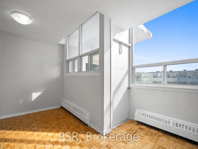 PH07 - 1442 Lawrence Ave W