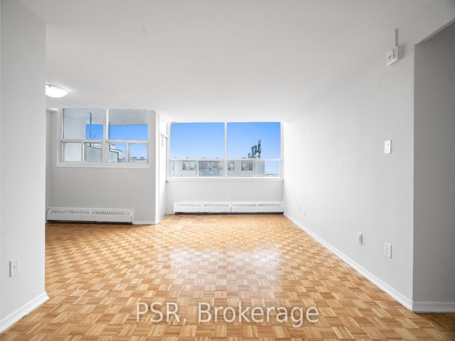 PH07 - 1442 Lawrence Ave W