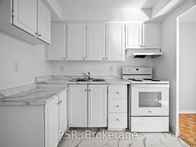 PH07 - 1442 Lawrence Ave W