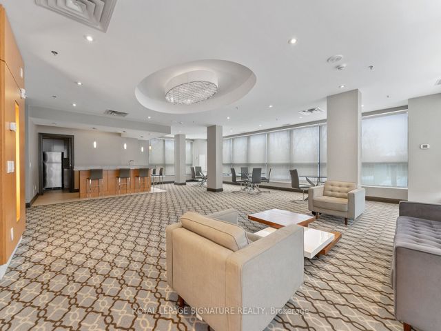 104 - 840 Queens Plate Dr
