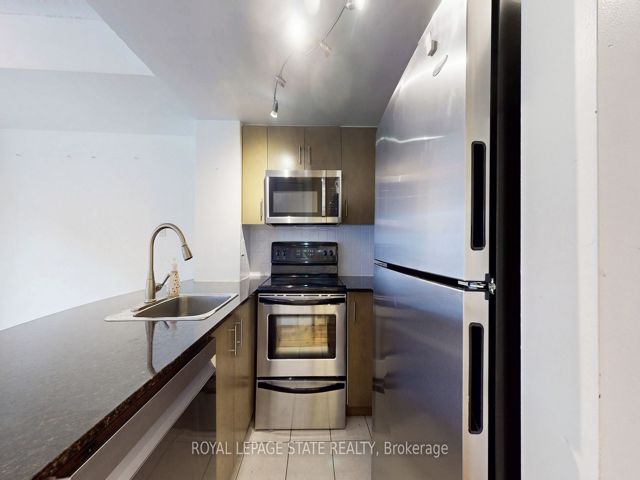 1122 - 20 Laidlaw St
