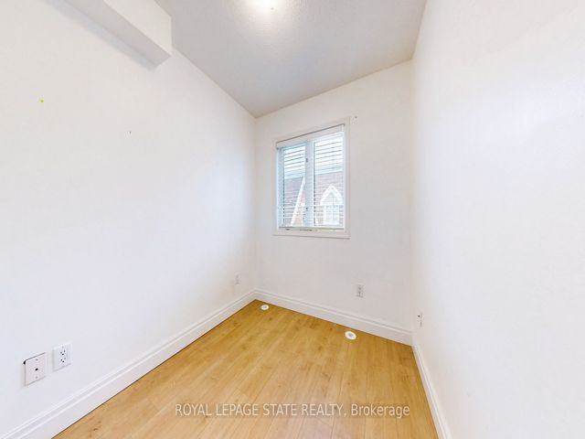 1122 - 20 Laidlaw St