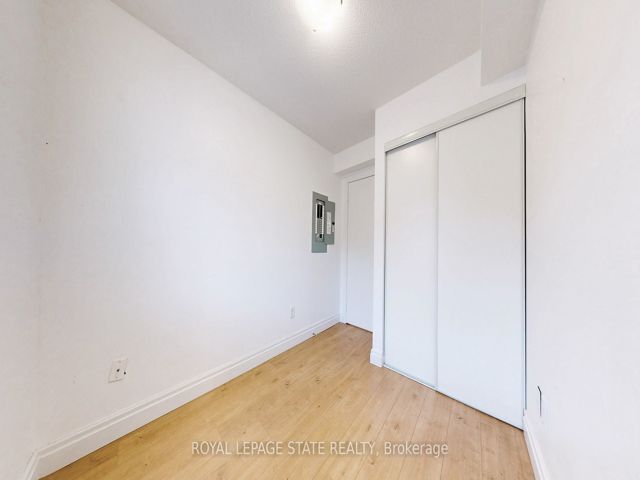 1122 - 20 Laidlaw St