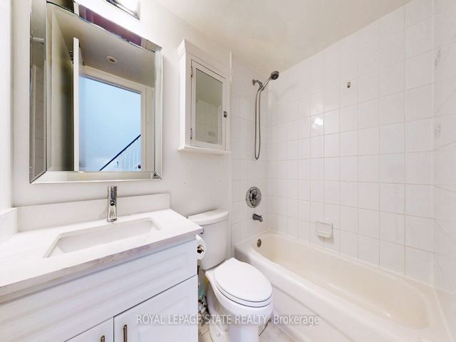 1122 - 20 Laidlaw St