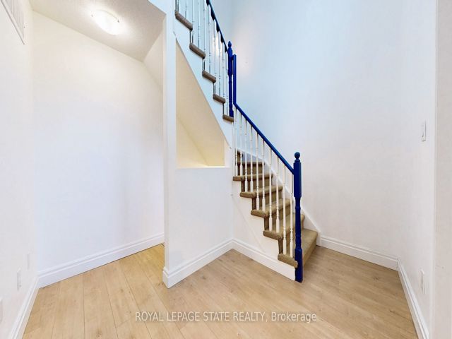 1122 - 20 Laidlaw St
