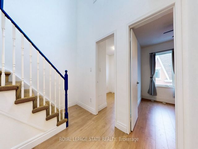 1122 - 20 Laidlaw St