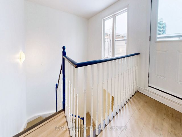 1122 - 20 Laidlaw St