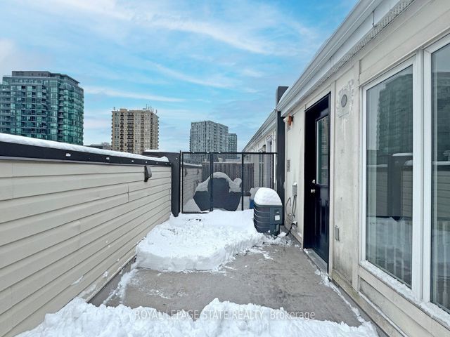 1122 - 20 Laidlaw St