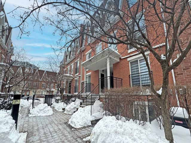 1122 - 20 Laidlaw St