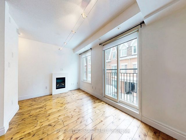 1122 - 20 Laidlaw St