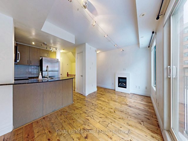 1122 - 20 Laidlaw St
