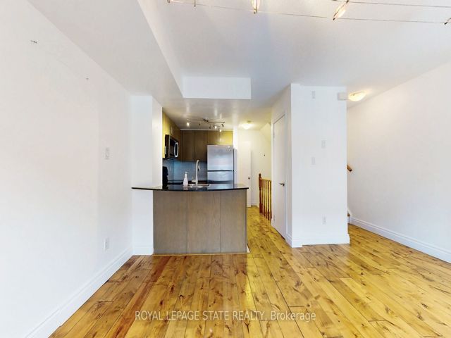 1122 - 20 Laidlaw St