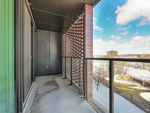 611 - 2625 Dundas St W