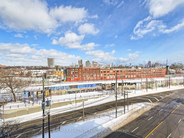 611 - 2625 Dundas St W