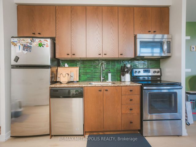 203 - 5101 Dundas St W