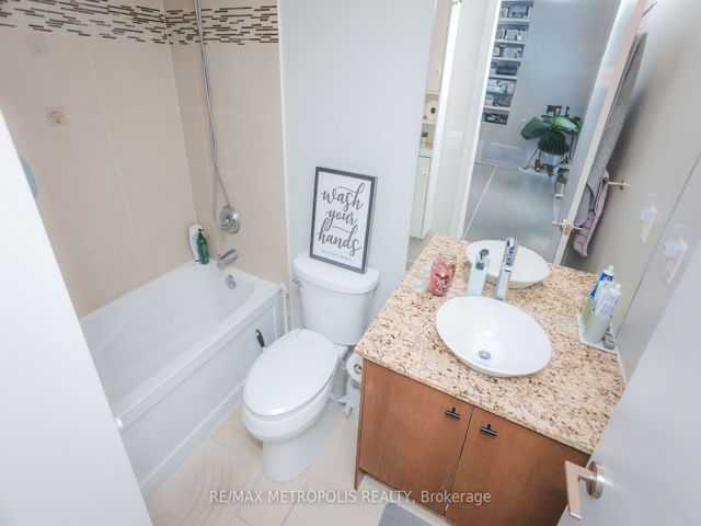 203 - 5101 Dundas St W