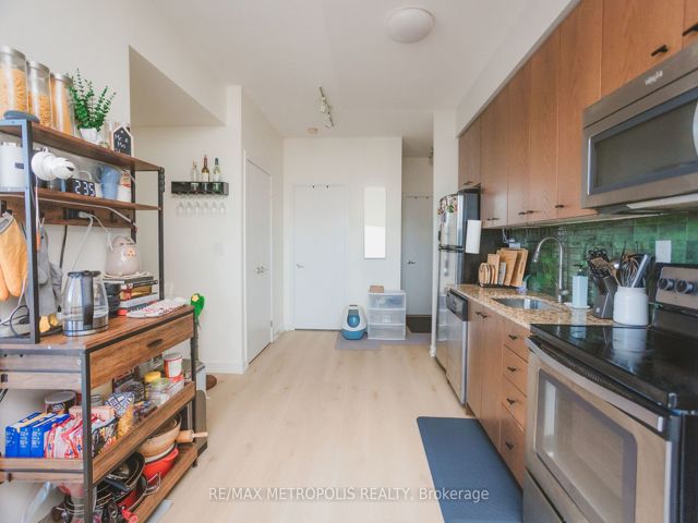 203 - 5101 Dundas St W