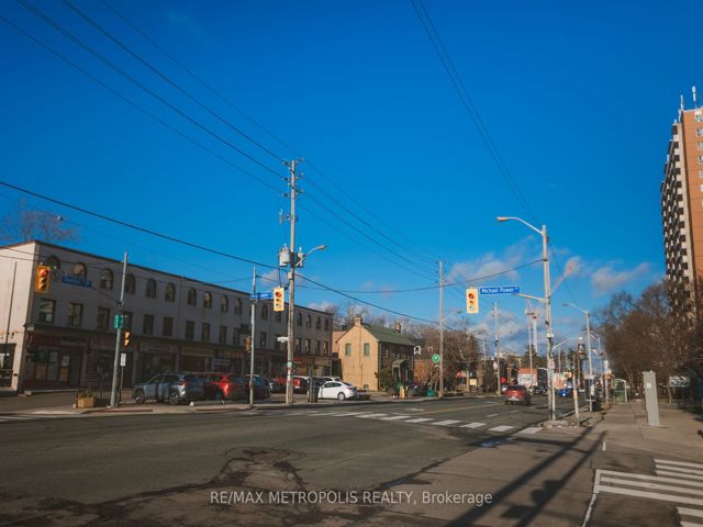 203 - 5101 Dundas St W