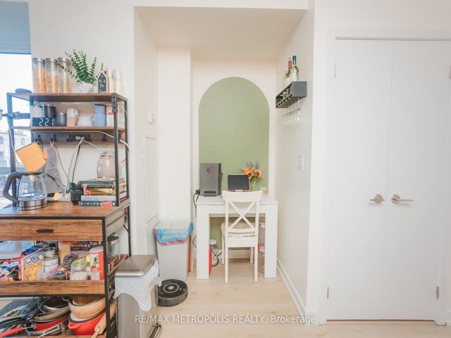203 - 5101 Dundas St W