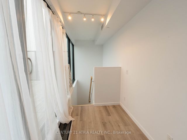814 - 7 Smith Cres