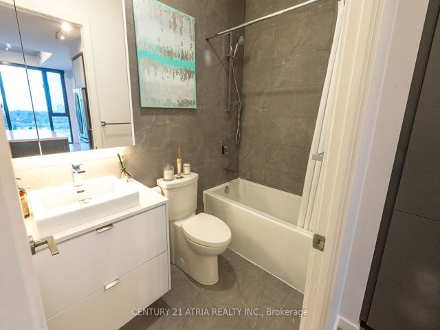 814 - 7 Smith Cres