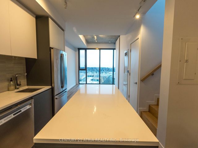 814 - 7 Smith Cres