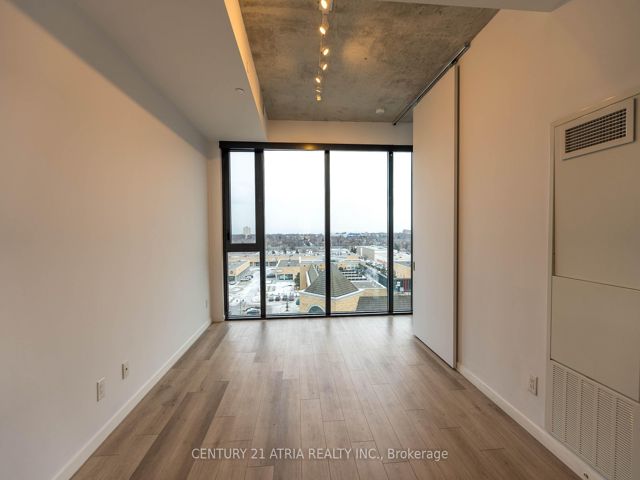 814 - 7 Smith Cres