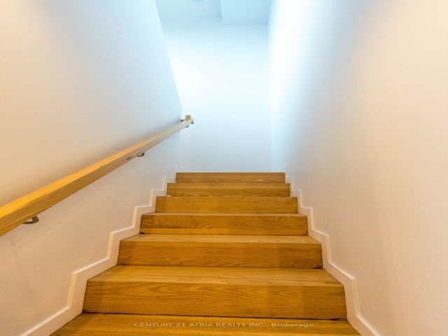 814 - 7 Smith Cres