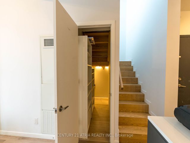 814 - 7 Smith Cres