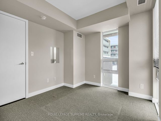 415 - 160 Flemington Rd