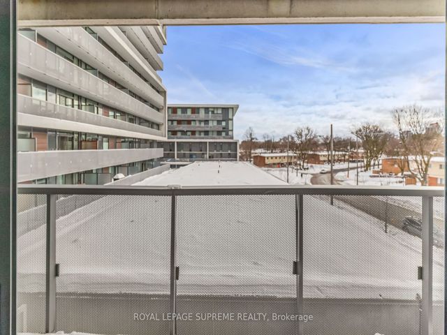 415 - 160 Flemington Rd