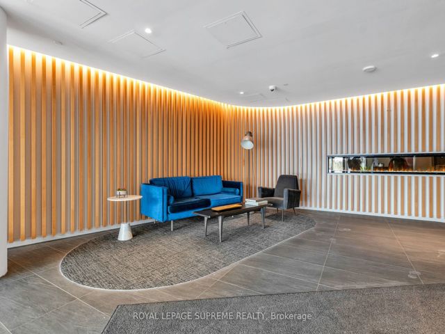 415 - 160 Flemington Rd